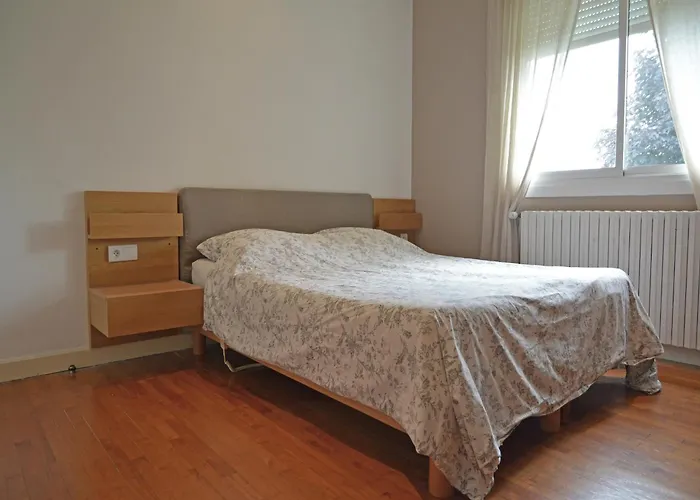 ヴィラ Spacious Retreat In カルカソンヌ