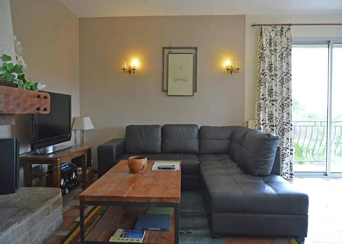 Spacious Retreat In * カルカソンヌ