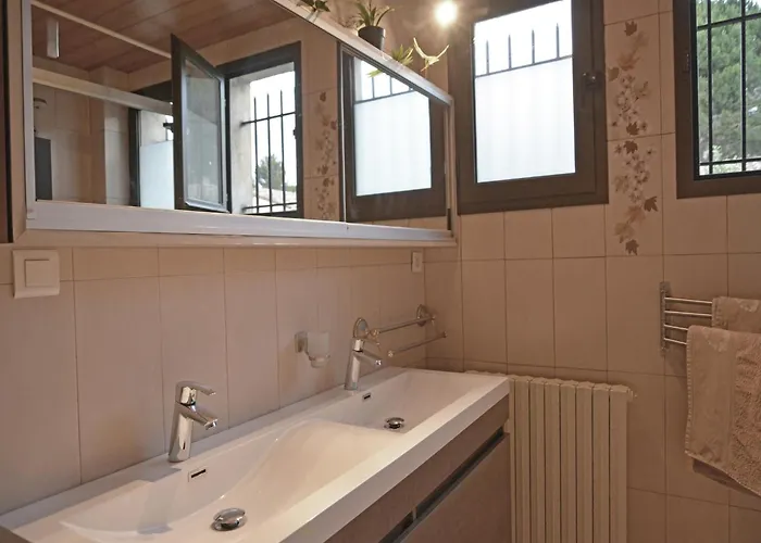 Spacious Villa Retreat In Carcassonne Villa