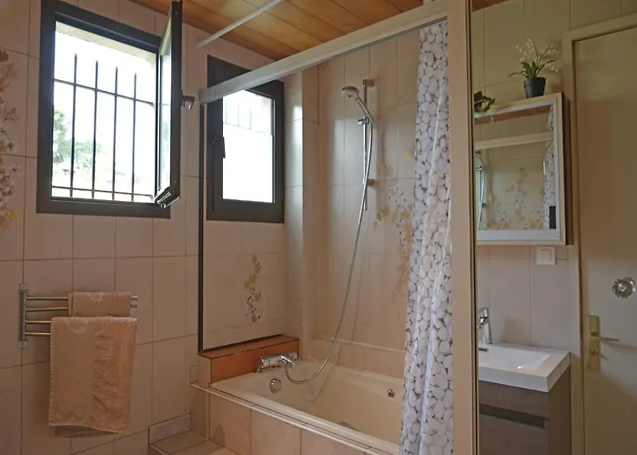 Spacious Retreat In ヴィラ