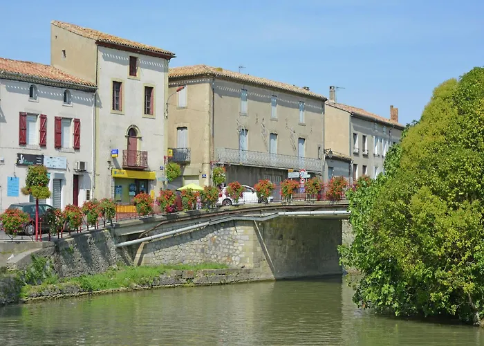 Spacious Retreat In Villa Carcassone