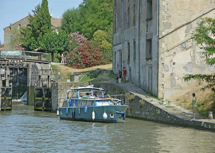 Spacious Villa Retreat In Carcassonne Villa